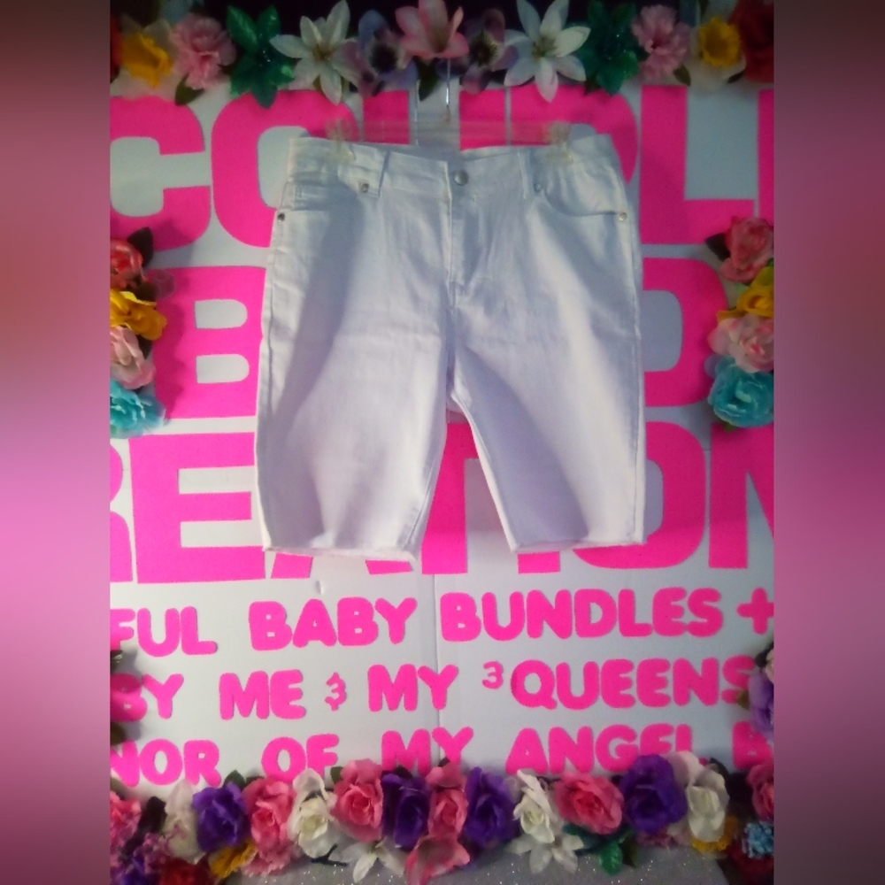 WHITE JEAN SHORTS (NWOT)